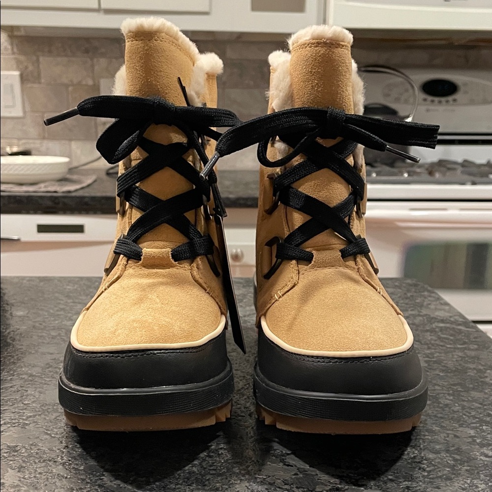 NWT Sorel Tan and Black Winter Boots